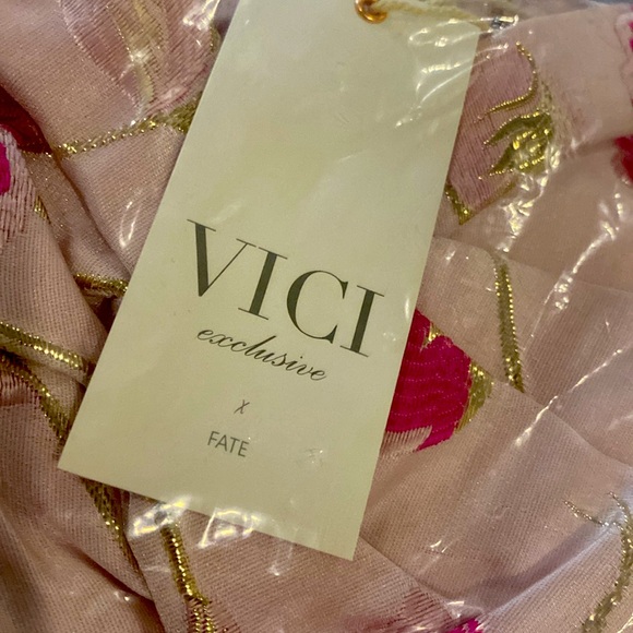 NWT Vici Floral Puff Sleeve Marie Anne Cutout Mini Dress |Size Large - Picture 5 of 5